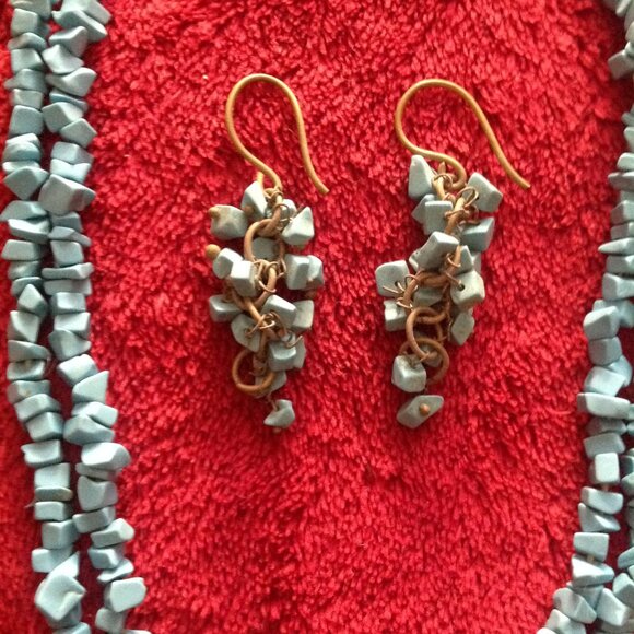 2 Vintage Turquoise Chip Necklaces with Earrings - Picture 3 of 6